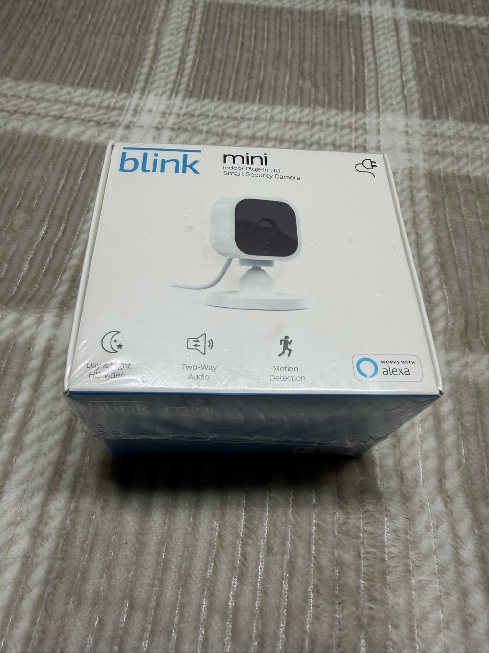 Blink Mini Indoor Plug-In HD Smart Security Camera - White